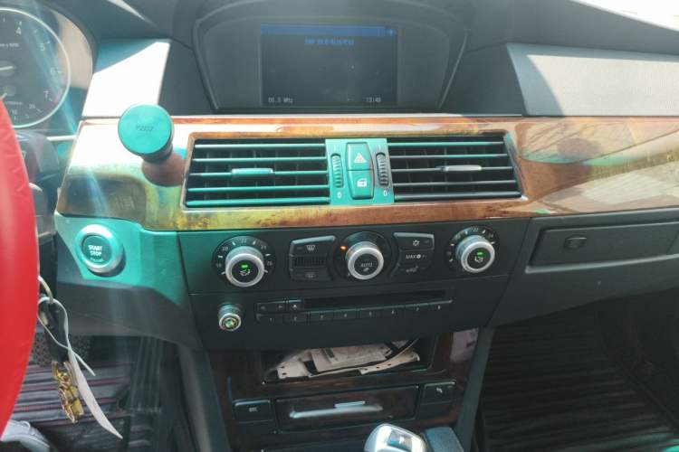 Used BMW 5 Series 2010 520Li Luxury Model Audio And AC Panel