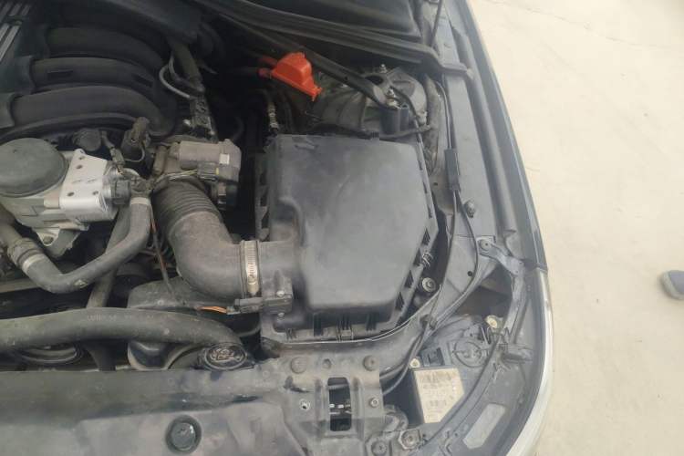 Used BMW 5 Series 2010 520Li Leading Model Engine Bay Left