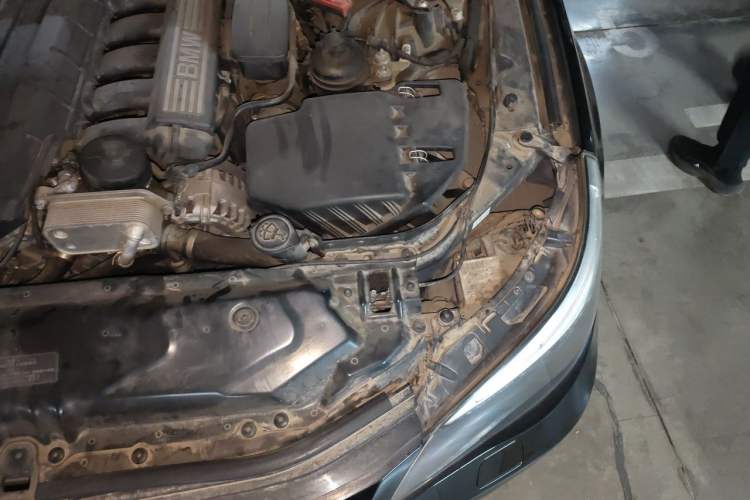 Used BMW 5 Series 2010 523Li Leading Model Engine Bay Left
