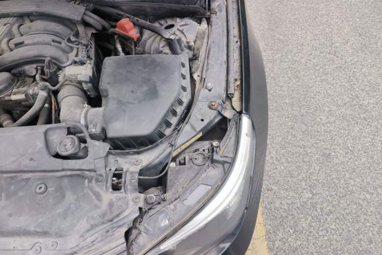 Used BMW 5 Series 2010 520Li Leading Model Engine Bay Left