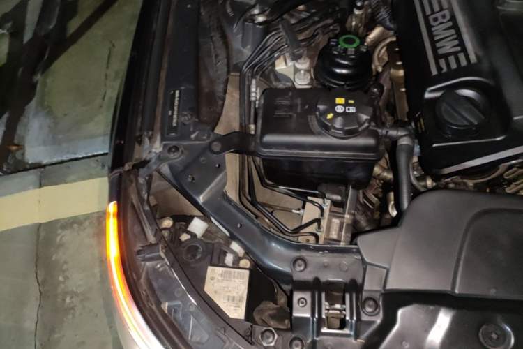 Used BMW 5 Series 2010 520Li Luxury Model Engine Bay Right