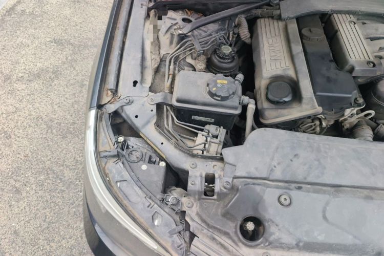 Used BMW 5 Series 2010 520Li Leading Model Engine Bay Right