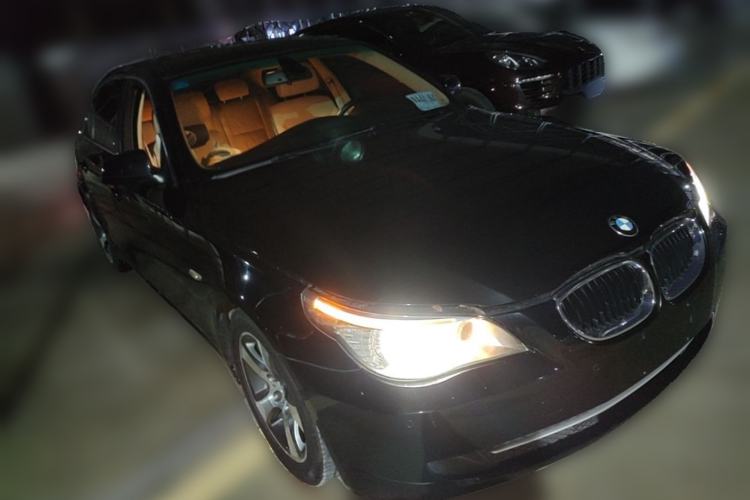 Used BMW 5 Series 2010 520Li Luxury Model Front Right 45 Deg