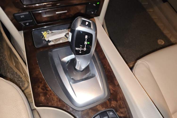 Used BMW 5 Series 2010 523Li Leading Model Gear Lever