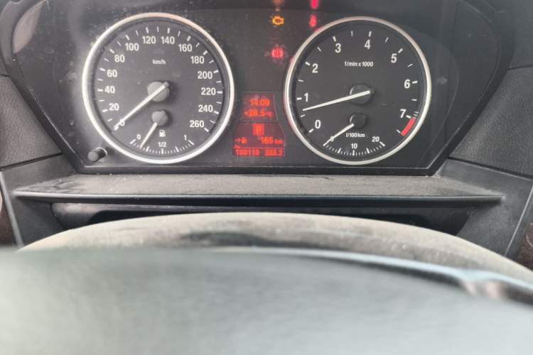 Used BMW 5 Series 2010 530Li Leading Model Odometer Close Up