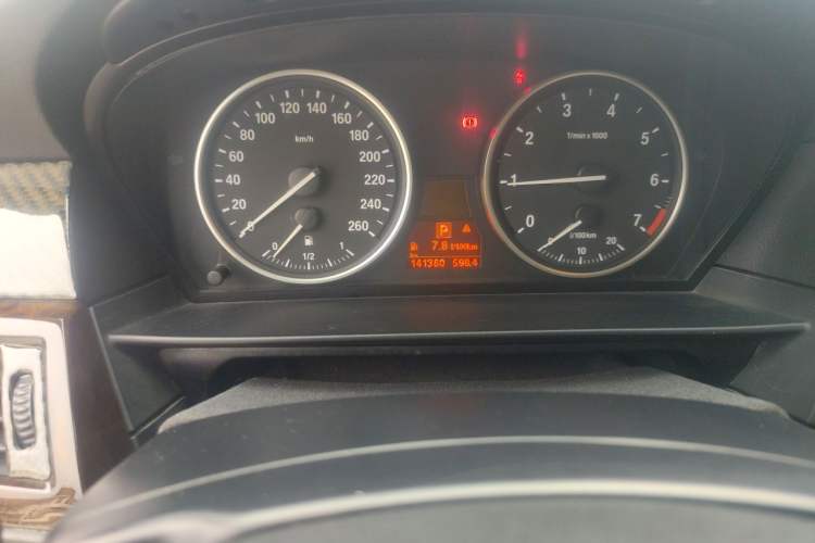 Used BMW 5 Series 2010 520Li Leading Model Odometer Close Up