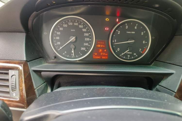 Used BMW 5 Series 2010 520Li Leading Model Odometer Close Up