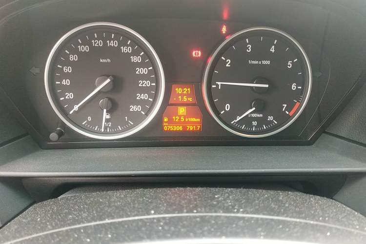 Used BMW 5 Series 2010 520Li Leading Model Odometer Close Up