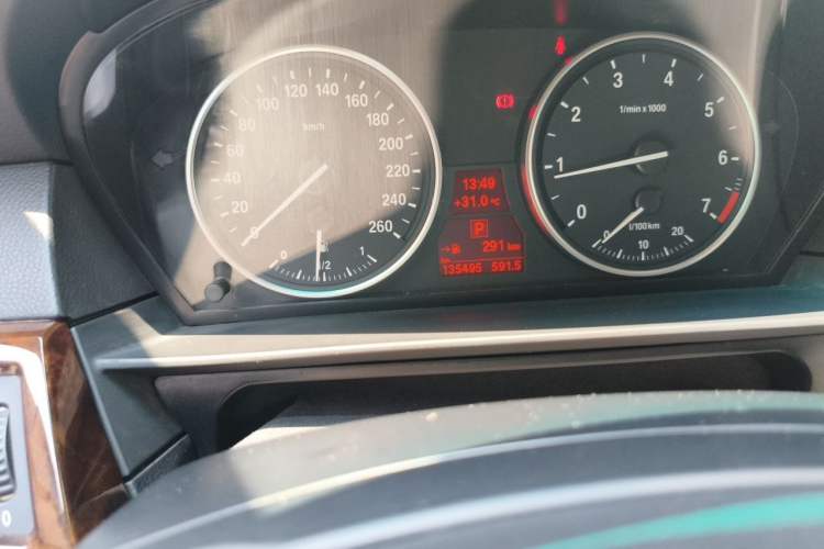 Used BMW 5 Series 2010 520Li Luxury Model Odometer Close Up