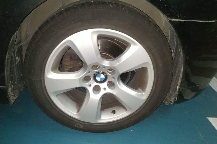 Used BMW 5 Series 2010 520Li Leading Model Right Front Wheel Hub