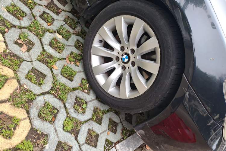 Used BMW 5 Series 2010 530Li Luxury Model Right Front Wheel Hub