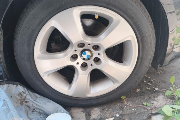 Used BMW 5 Series 2010 520Li Luxury Model Right Front Wheel Hub