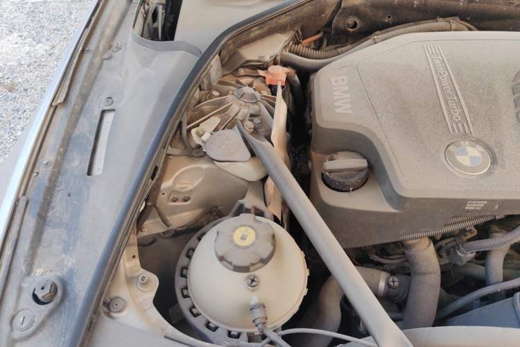 Used BMW 5 Series 2010 520Li Leading Model Engine Bay Right