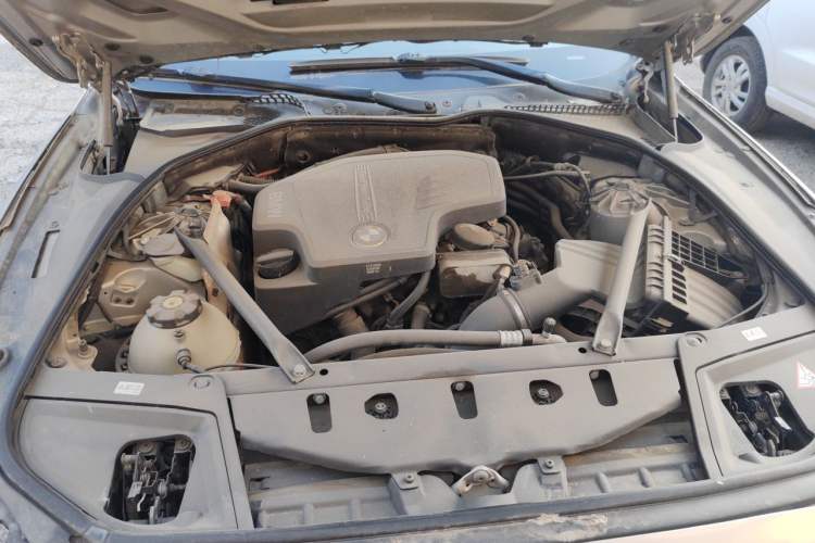 Used BMW 5 Series 2010 520Li Leading Model Engine Bay
