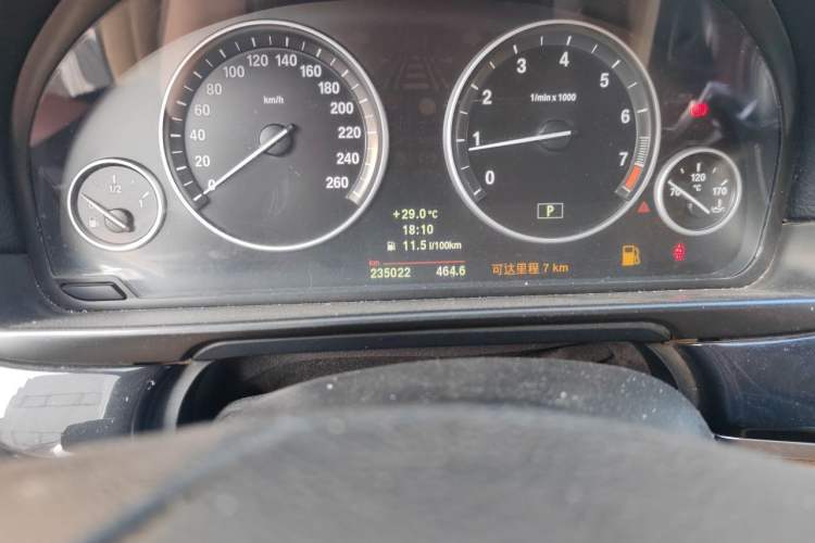 Used BMW 5 Series 2010 520Li Leading Model Odometer Close Up