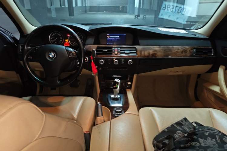 Used BMW 5 Series 2010 523Li Leading Model Center Console