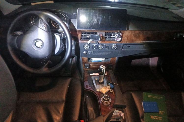Used BMW 5 Series 2010 523Li Leading Model Center Console