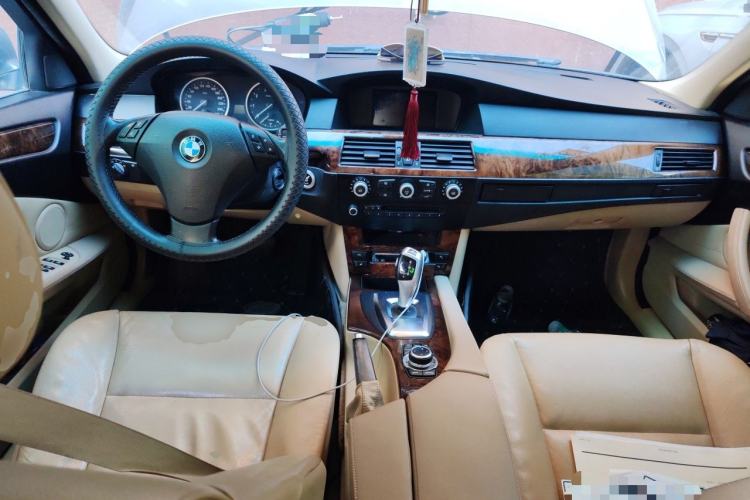Used BMW 5 Series 2010 523Li Leading Model Center Console