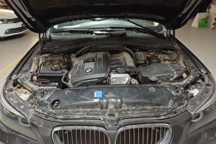 Used BMW 5 Series 2010 523Li Leading Model Engine Bay