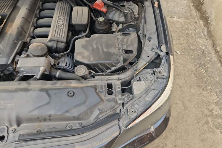 Used BMW 5 Series 2010 530Li Leading Model Engine Bay Left