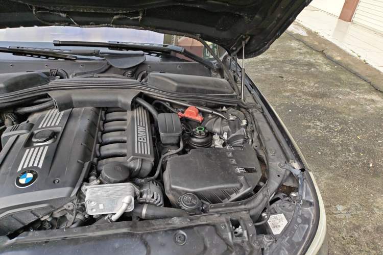 Used BMW 5 Series 2010 523Li Leading Model Engine Bay Left