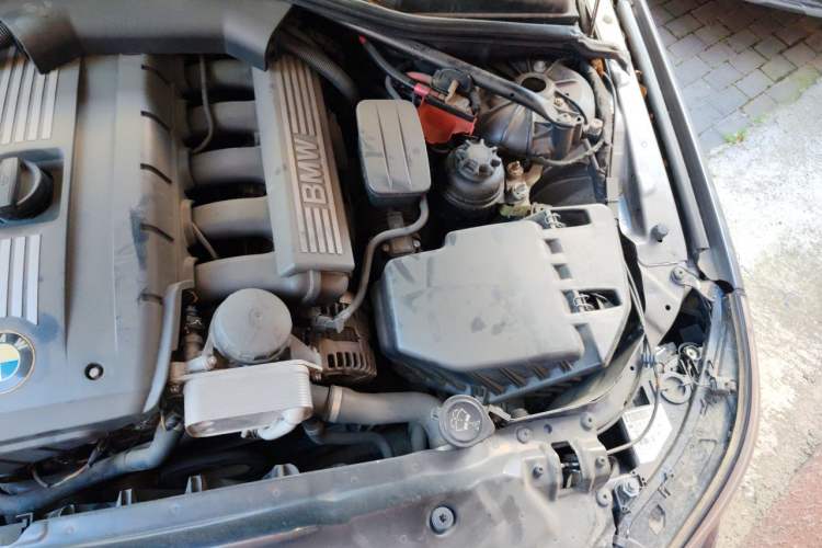 Used BMW 5 Series 2010 523Li Leading Model Engine Bay Left