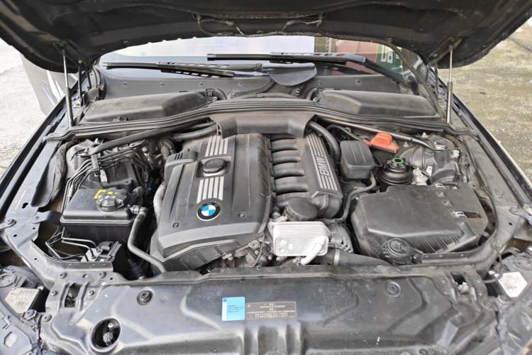 Used BMW 5 Series 2010 523Li Leading Model Engine Bay