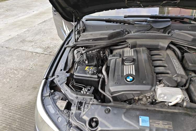 Used BMW 5 Series 2010 523Li Leading Model Engine Bay Right