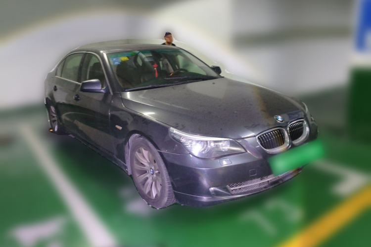 Used BMW 5 Series 2010 530Li Luxury Model Front Right 45 Deg