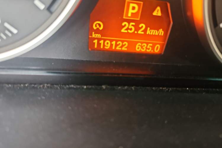 Used BMW 5 Series 2010 530Li Leading Model Odometer Close Up