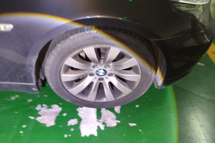Used BMW 5 Series 2010 530Li Luxury Model Right Front Wheel Hub