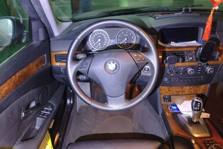 Used BMW 5 Series 2010 530Li Luxury Model Steering Wheel