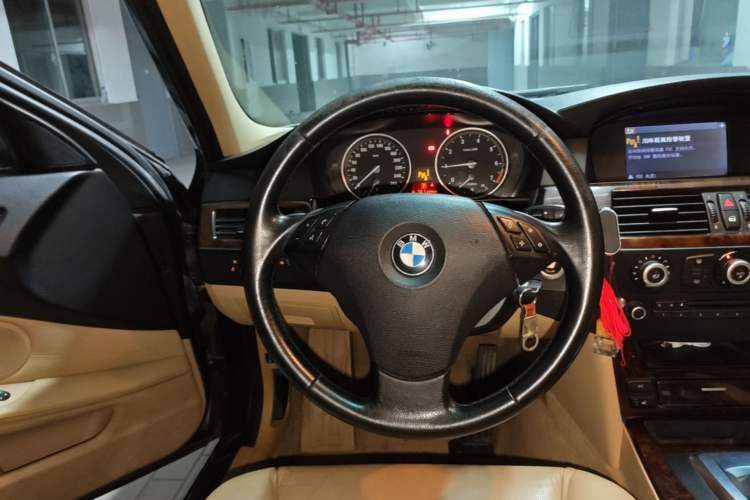Used BMW 5 Series 2010 523Li Leading Model Steering Wheel