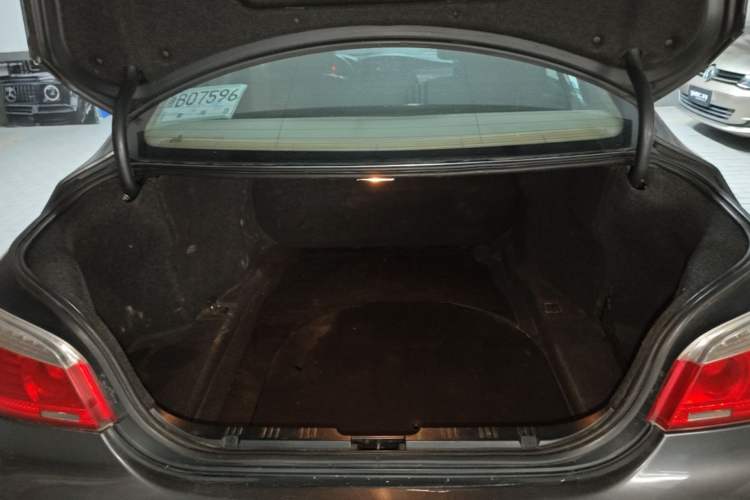 Used BMW 5 Series 2010 523Li Leading Model Trunk