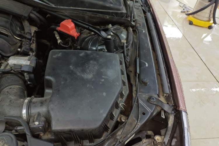 Used BMW 5 Series 2010 520Li Leading Model Engine Bay Left