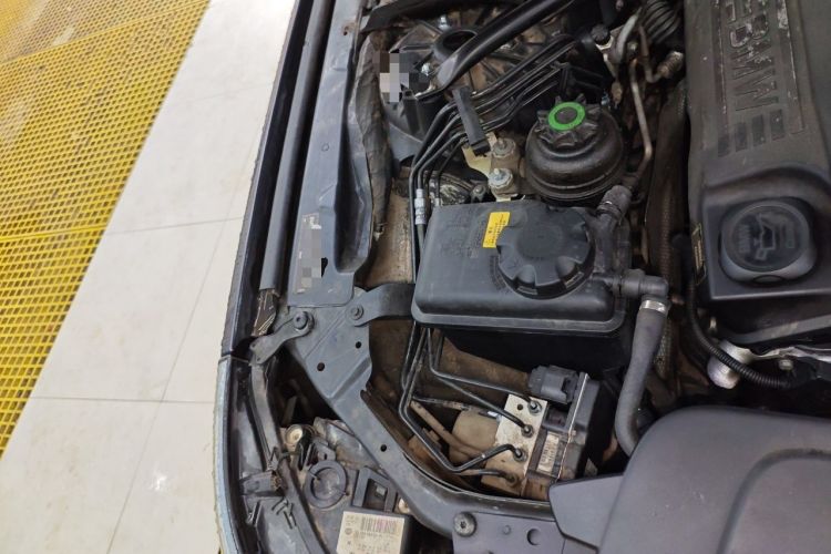 Used BMW 5 Series 2010 520Li Leading Model Engine Bay Right
