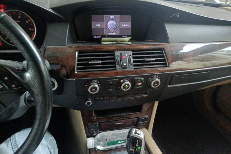 Used BMW 5 Series 2010 523Li Standard Edition Audio And AC Panel