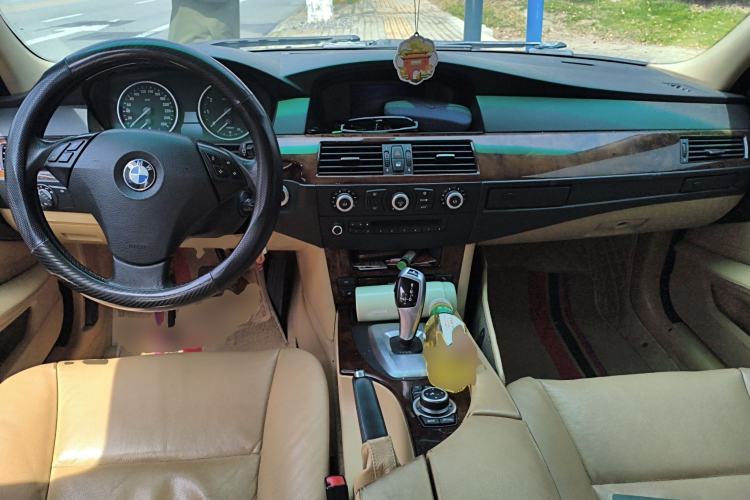 Used BMW 5 Series 2010 523Li Leading Model Center Console