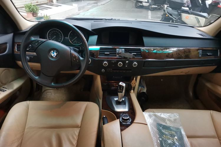 Used BMW 5 Series 2010 520Li Luxury Model Center Console