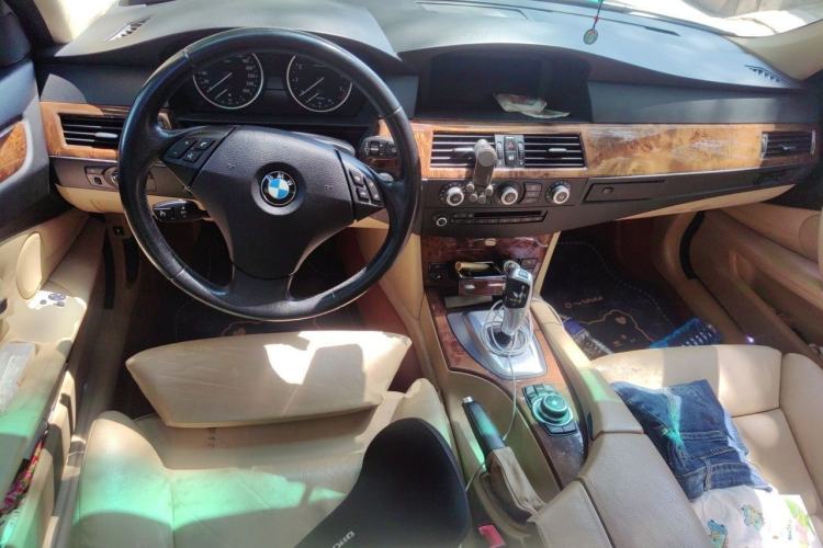 Used BMW 5 Series 2010 530Li Luxury Model Center Console