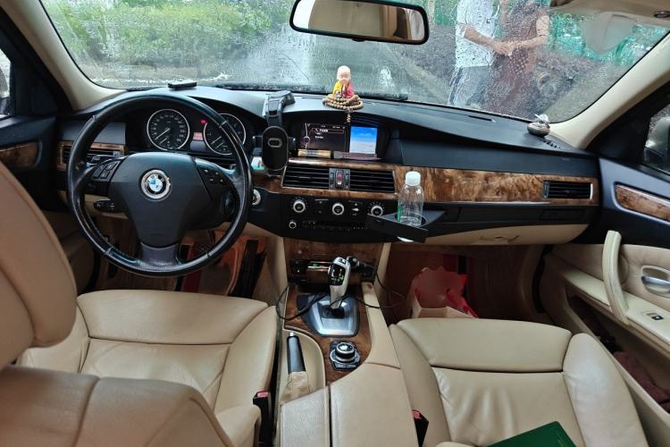Used BMW 5 Series 2010 530Li Luxury Model Center Console