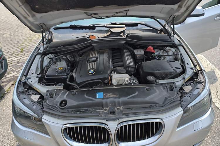 Used BMW 5 Series 2010 523Li Leading Model Engine Bay