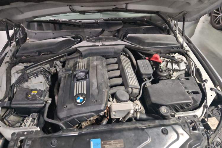 Used BMW 5 Series 2010 530Li Leading Model Engine Bay