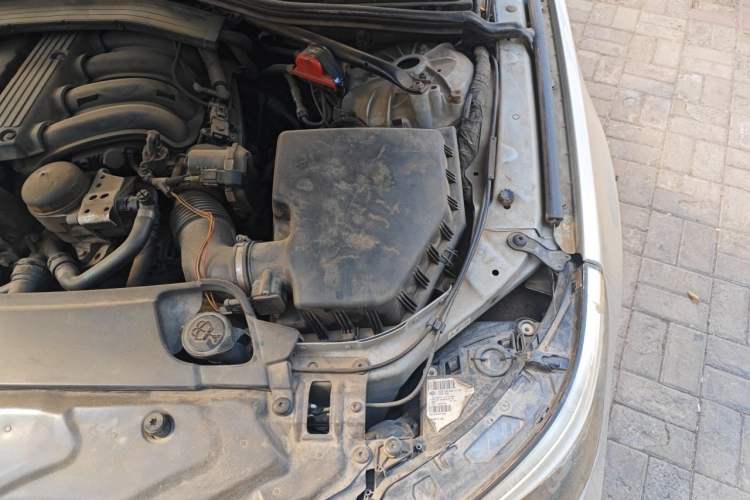 Used BMW 5 Series 2010 520Li Luxury Model Engine Bay Left