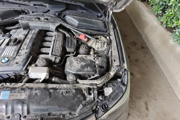 Used BMW 5 Series 2010 530Li Luxury Model Engine Bay Left