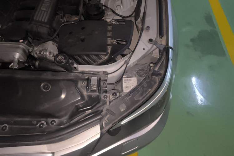 Used BMW 5 Series 2010 523Li Standard Edition Engine Bay Left