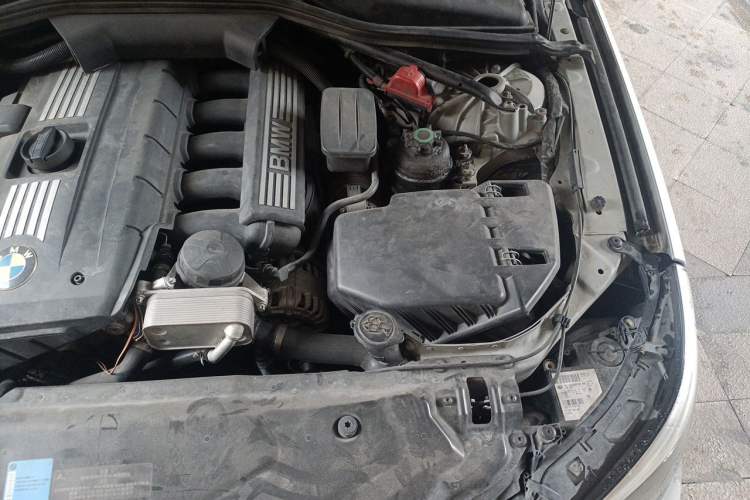 Used BMW 5 Series 2010 523Li Standard Edition Engine Bay Left