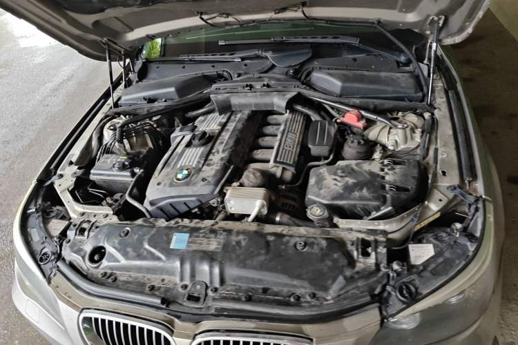 Used BMW 5 Series 2010 530Li Luxury Model Engine Bay
