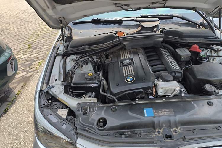 Used BMW 5 Series 2010 523Li Leading Model Engine Bay Right