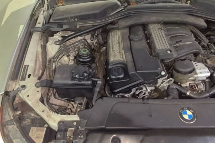 Used BMW 5 Series 2010 520Li Leading Model Engine Bay Right